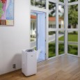Przenośny klimatyzator zainstalowany w salonie